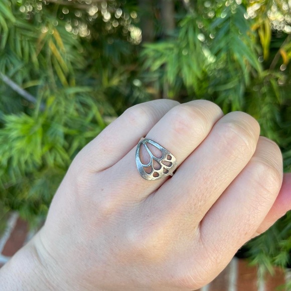 Sterling silver abstract leaf ring size 7 - Picture 3 of 4